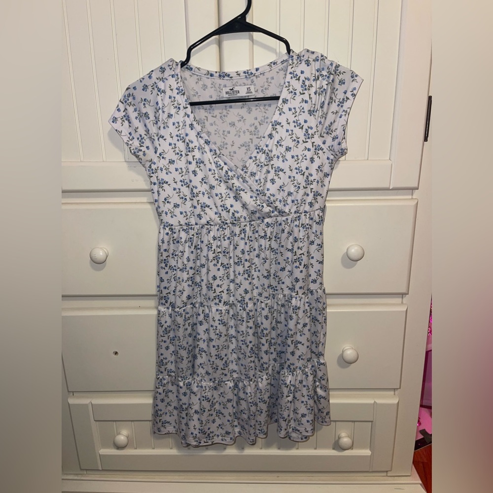 hollister tie back flowy dress